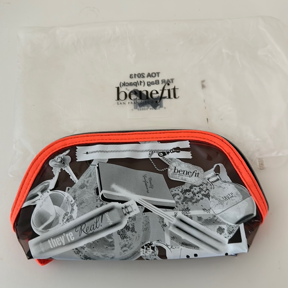 Benefit Cosmetic Makeup Travel Vinyl Bag New